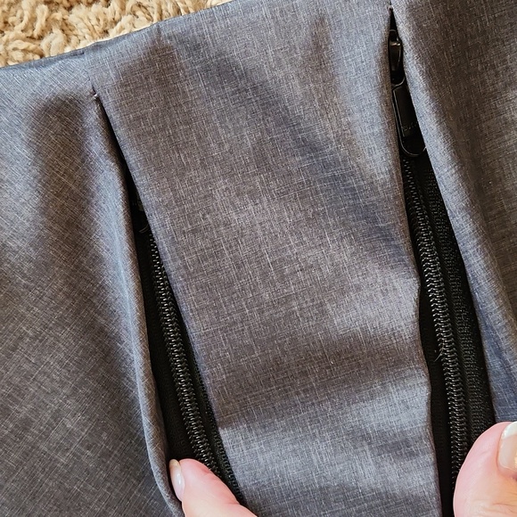 Gray sling bag by Wander+ - Picture 4 of 9